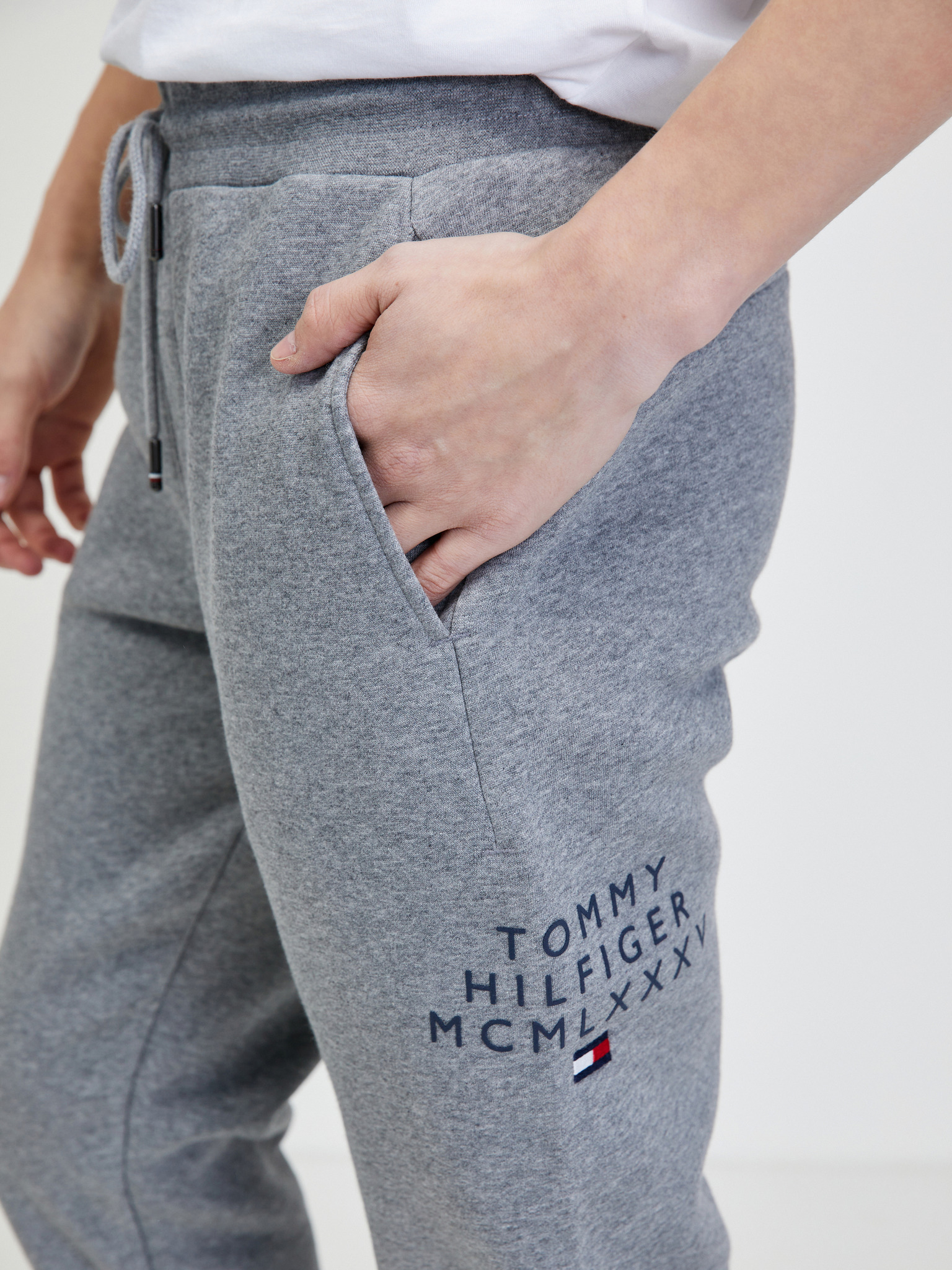 tommy sweatpants